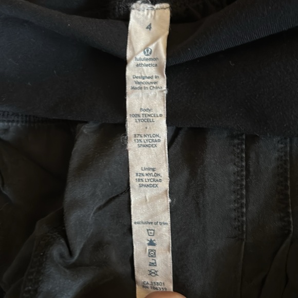 Lululemon shorts, women’s size 4, gently worn - Picture 3 of 3